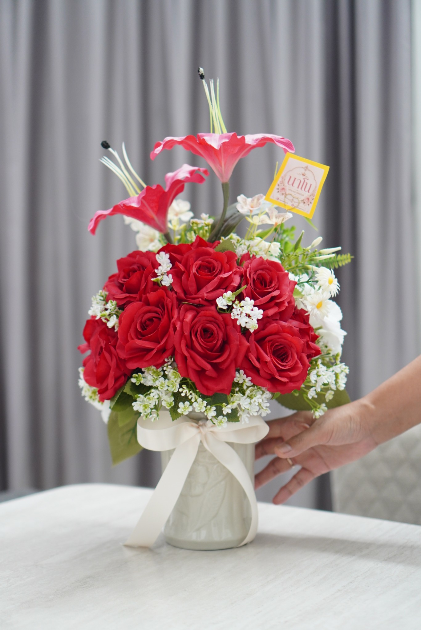 ภาพสินค้าจริง A17-01 ช่อดอกไม้เทียมโทนแดง Nano Florist
