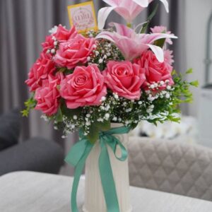 ช่อดอกไม้เทียม A19 ในแจกันเซรามิค Nano Florist