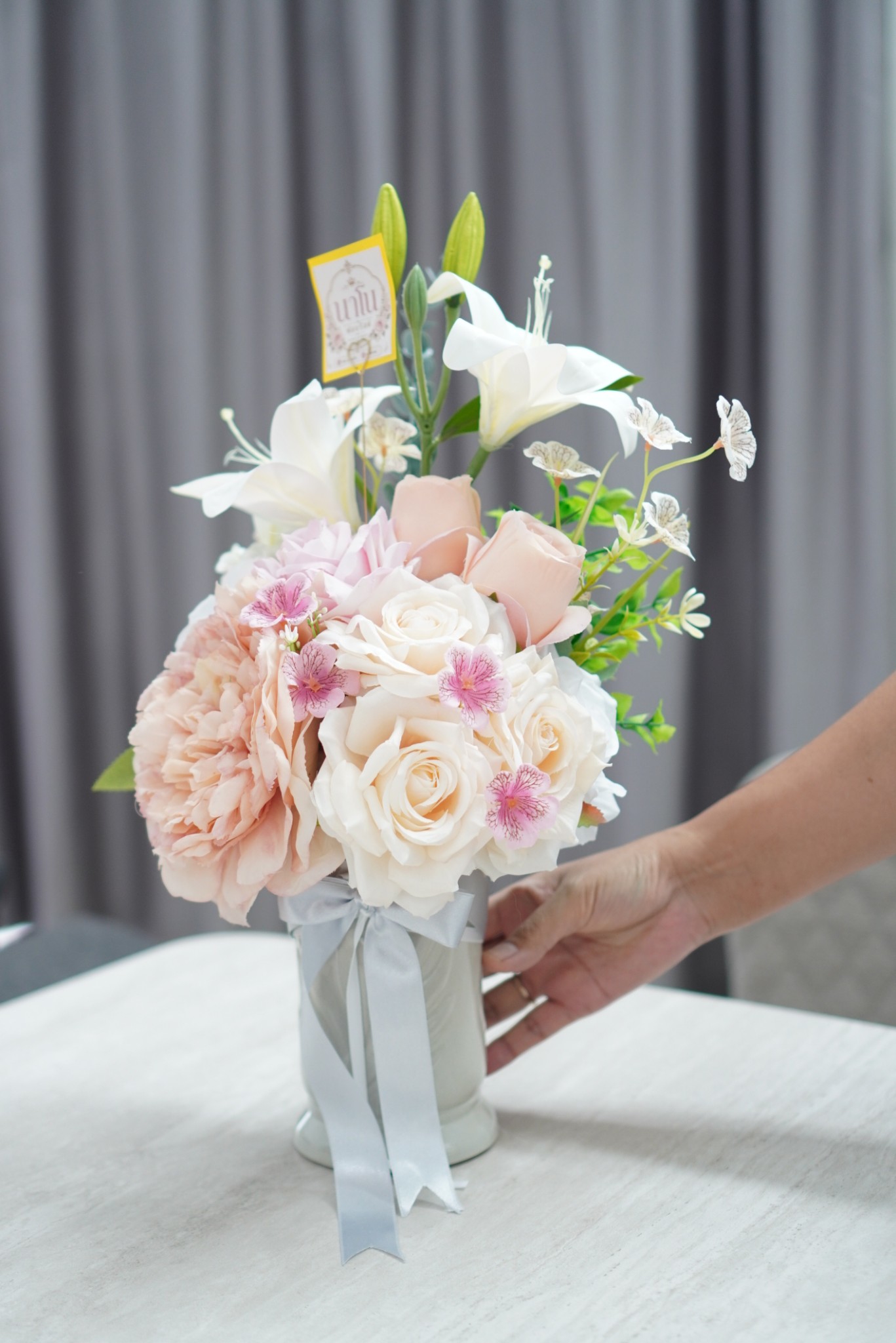 ช่อดอกไม้เทียม A5 ในแจกันเซรามิค Nano Florist