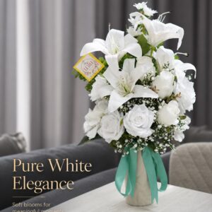 แจกันดอกไม้โทนขาว Pure White Elegance พร้อมดอกลิลลี่และกุหลาบขาว